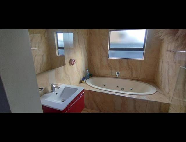 3 BEDROOM HOUSE FOR SALE IN CLOVERDENE